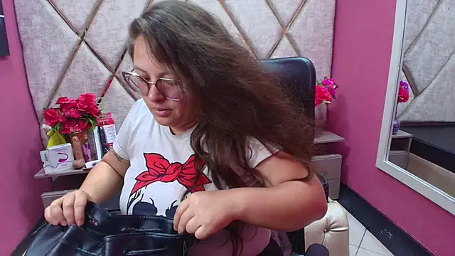 SaraThomso online show from 2, 12, 2025