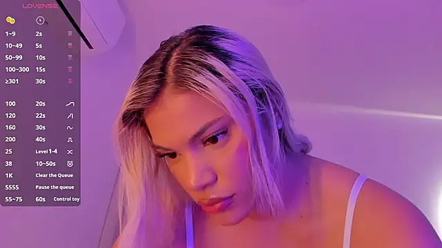 Snapshot of Shelynna_azzul chatting on 4, 3, 2025 Shelynna azzul online show from 4, 3, 2025