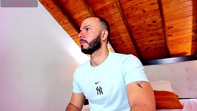 Tom Bailey online show from 25, 10, 2025