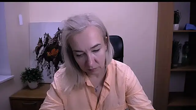 Snapshot of Amor_fati_ chatting on 8, 10, 2025 Amor fati online show from 8, 10, 2025