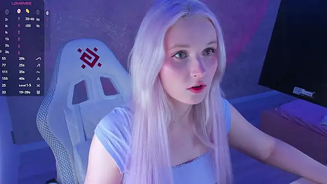 Snapshot of SweeteRose_Royce chatting on 5, 1, 2025 SweeteRose Royce online show from 5, 1, 2025