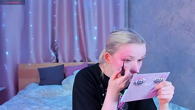 Snapshot of SweeteRose_Royce chatting on 16, 2, 2025 SweeteRose Royce online show from 16, 2, 2025