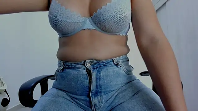 Snapshot of Amelia_Debora_Antonella chatting on 6, 3, 2026 Amelia Debora Antonella online show from 6, 3, 2026