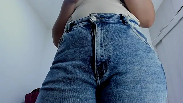 Snapshot of Amelia_Debora_Antonella chatting on 7, 3, 2026 Amelia Debora Antonella online show from 7, 3, 2026