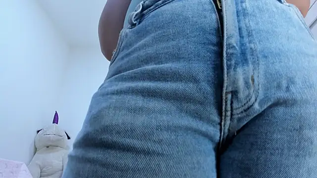 Snapshot of Amelia_Debora_Antonella chatting on 28, 3, 2026 Amelia Debora Antonella online show from 28, 3, 2026