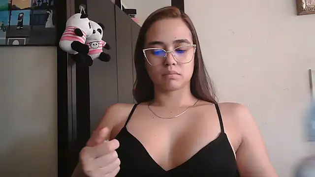 Snapshot of trianabell chatting on 3, 7, 2026 trianabell online show from 3, 7, 2026