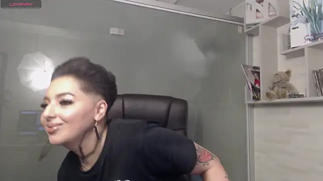 BustyAllyy online show from 16, 1, 2025