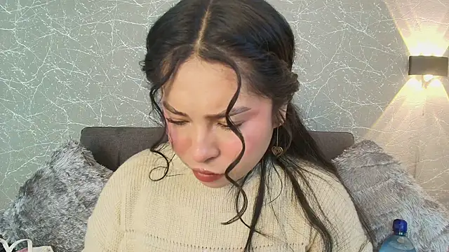 Snapshot of mia_roux13 chatting on 5, 1, 2025 mia roux13 online show from 5, 1, 2025