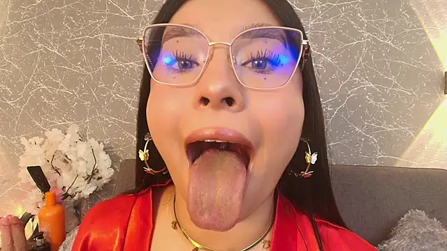 Snapshot of mia_roux13 chatting on 9, 2, 2025 mia roux13 online show from 9, 2, 2025