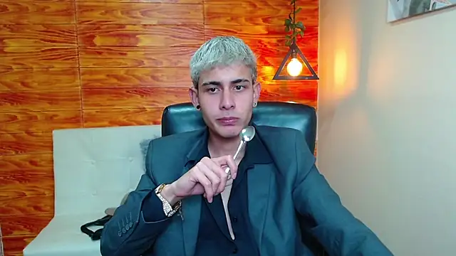 Bastiaan 28 online show from 5, 1, 2025