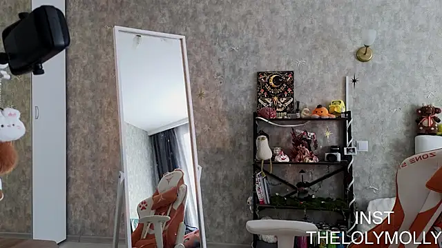 Snapshot of LolyMolli chatting on 19, 6, 2026 LolyMolli online show from 19, 6, 2026