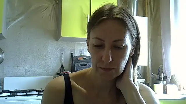 Snapshot of AshleyXHoney chatting on 8, 6, 2026 AshleyXHoney online show from 8, 6, 2026