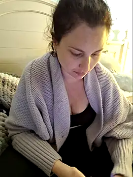 Snapshot of MilfyMrsRobinson chatting on 4, 3, 2025 MilfyMrsRobinson online show from 4, 3, 2025
