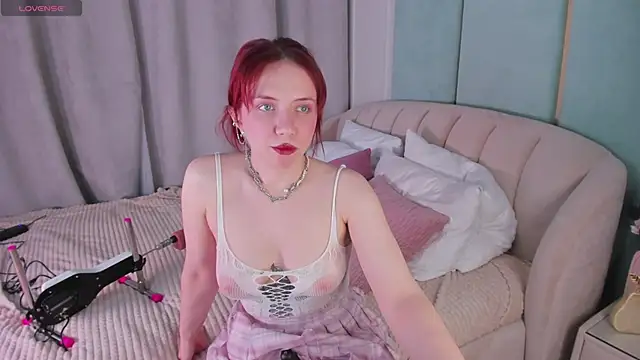 Snapshot of Love_is_Lola chatting on 9, 1, 2025 Love is Lola online show from 9, 1, 2025