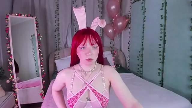 Snapshot of Love_is_Lola chatting on 14, 2, 2025 Love is Lola online show from 14, 2, 2025