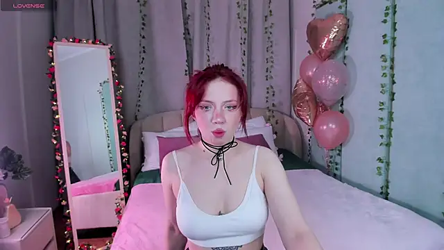Snapshot of Love_is_Lola chatting on 25, 2, 2025 Love is Lola online show from 25, 2, 2025