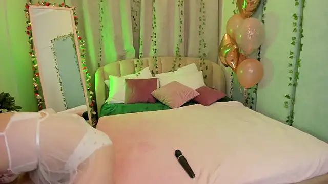 Snapshot of Love_is_Lola chatting on 1, 3, 2025 Love is Lola online show from 1, 3, 2025