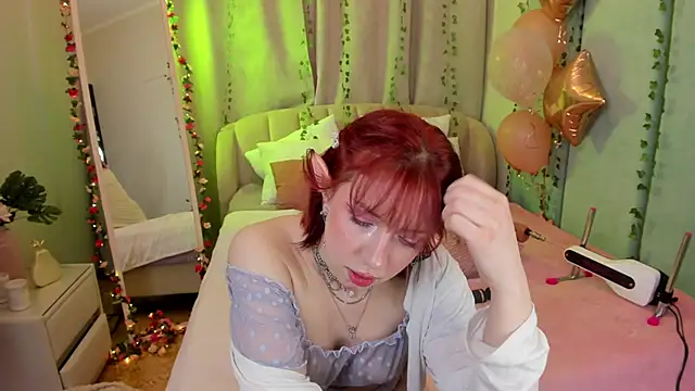 Snapshot of Love_is_Lola chatting on 4, 3, 2025 Love is Lola online show from 4, 3, 2025
