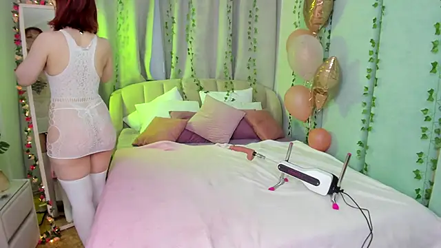 Snapshot of Love_is_Lola chatting on 9, 3, 2025 Love is Lola online show from 9, 3, 2025