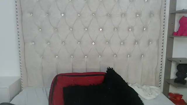 Abril Squirt online show from 6, 2, 2026