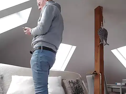 Snapshot of maxmueller321 chatting on 1, 2, 2026 maxmueller321 online show from 1, 2, 2026