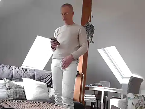 Snapshot of maxmueller321 chatting on 1, 3, 2026 maxmueller321 online show from 1, 3, 2026