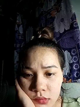 Snapshot of Ngoc-Trinh chatting on 4, 12, 2024 Ngoc-Trinh online show from 4, 12, 2024