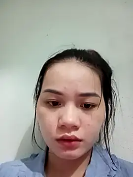 Snapshot of Ngoc-Trinh chatting on 8, 12, 2024 Ngoc-Trinh online show from 8, 12, 2024