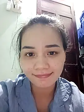 Snapshot of Ngoc-Trinh chatting on 14, 12, 2024 Ngoc-Trinh online show from 14, 12, 2024