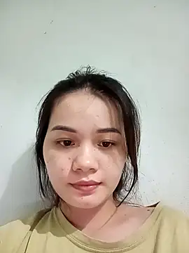 Snapshot of Ngoc-Trinh chatting on 15, 12, 2024 Ngoc-Trinh online show from 15, 12, 2024