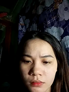 Snapshot of Ngoc-Trinh chatting on 21, 12, 2024 Ngoc-Trinh online show from 21, 12, 2024