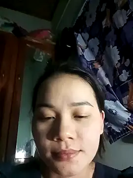Snapshot of Ngoc-Trinh chatting on 5, 1, 2025 Ngoc-Trinh online show from 5, 1, 2025