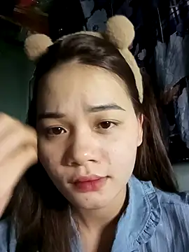 Snapshot of Ngoc-Trinh chatting on 19, 1, 2025 Ngoc-Trinh online show from 19, 1, 2025