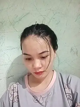 Snapshot of Ngoc-Trinh chatting on 22, 10, 2025 Ngoc-Trinh online show from 22, 10, 2025