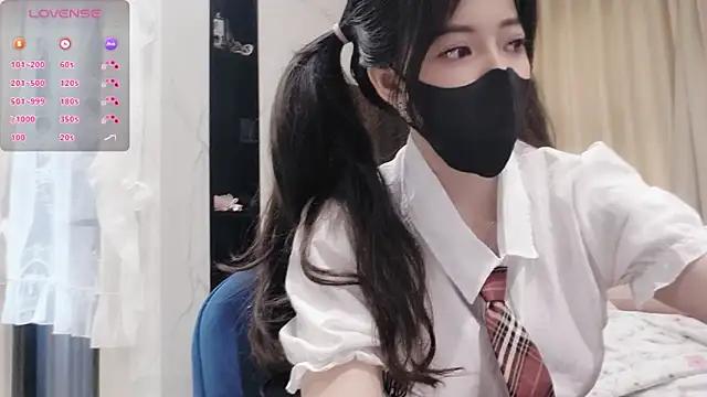 TuyetNhi2k6 online show from 11, 1, 2025