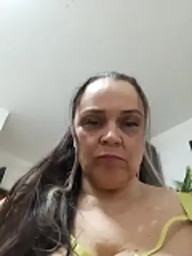 Snapshot of hugebobbs chatting on 5, 5, 2026 hugebobbs online show from 5, 5, 2026