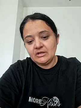 sarahhh1987 online show from 6, 4, 2026