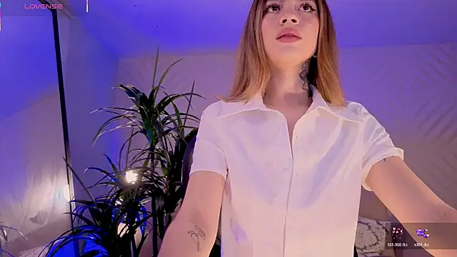 ViolettHansson online show from 18, 2, 2025