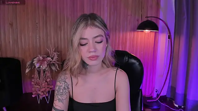 ViolettHansson online show from 12, 11, 2025