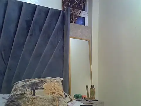 Pretty-sassy online show from 25, 2, 2025