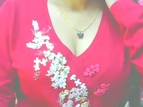 Snapshot of ishmita99 chatting on 8, 12, 2024 ishmita99 online show from 8, 12, 2024