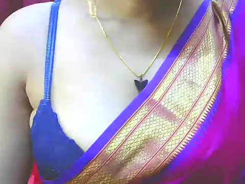 Snapshot of ishmita99 chatting on 8, 3, 2025 ishmita99 online show from 8, 3, 2025