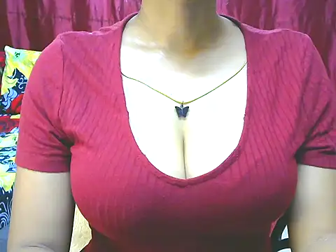 Snapshot of ishmita99 chatting on 11, 9, 2025 ishmita99 online show from 11, 9, 2025