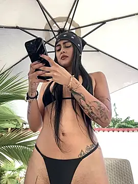 Snapshot of Alexandra_duque chatting on 4, 1, 2025 Alexandra duque online show from 4, 1, 2025
