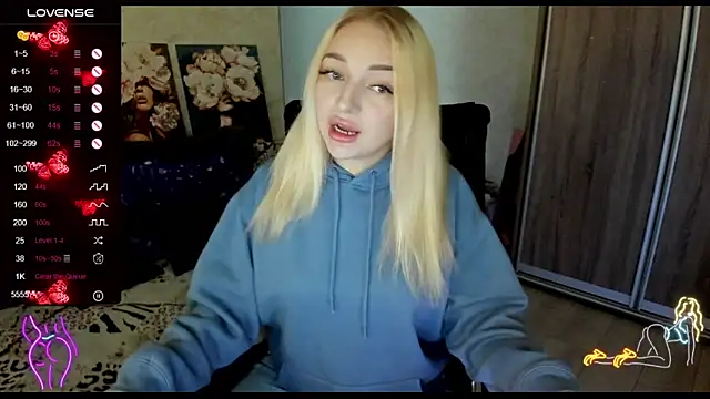 Snapshot of Stella__Cox chatting on 3, 10, 2025 Stella Cox online show from 3, 10, 2025