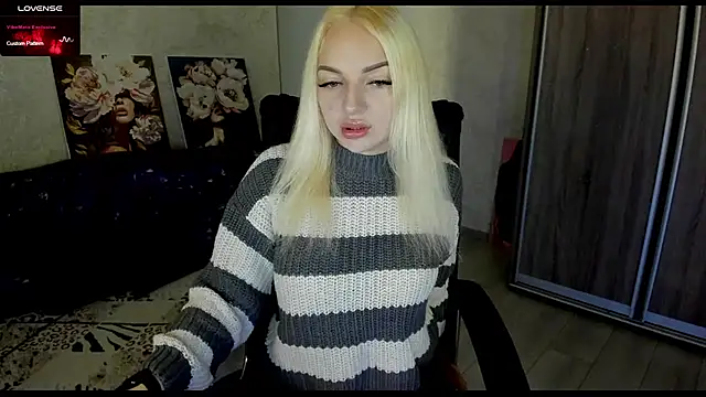 Snapshot of Stella__Cox chatting on 12, 10, 2025 Stella Cox online show from 12, 10, 2025