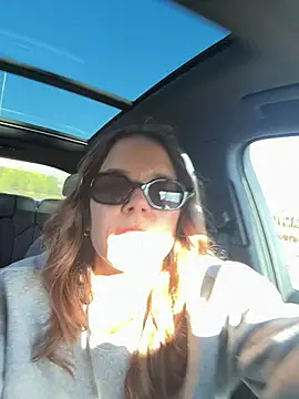 JuicyFruits93 online show from 4, 2, 2026