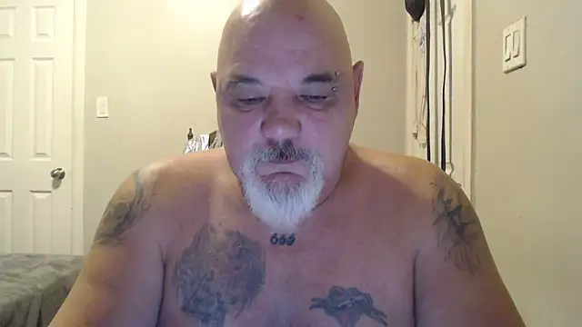 Snapshot of Newfiesausage1972 chatting on 4, 2, 2025 Newfiesausage1972 online show from 4, 2, 2025