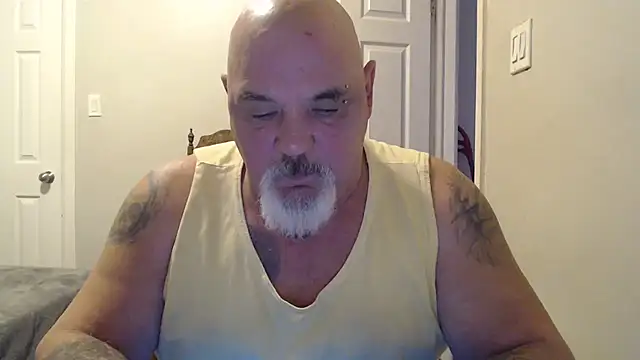Snapshot of Newfiesausage1972 chatting on 5, 2, 2025 Newfiesausage1972 online show from 5, 2, 2025
