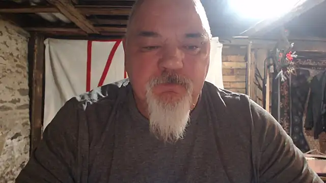 Newfiesausage1972 online show from 1, 2, 2026